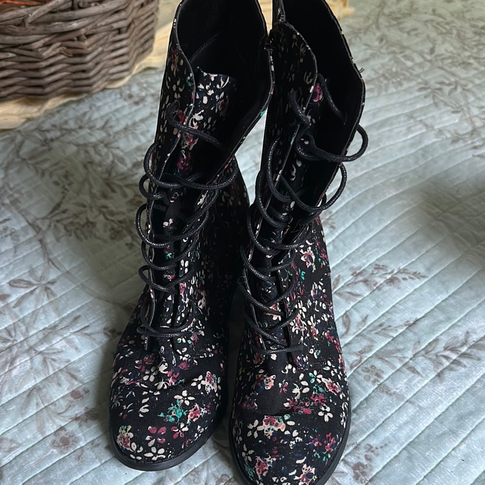 Floral Lace-Up Women's Boots